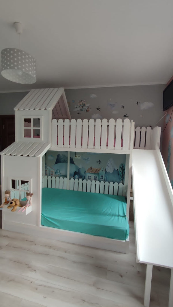pat cu tobogan supraetajat pentru copii model casuta kindertain