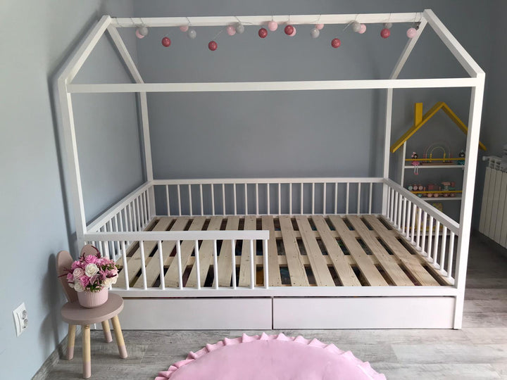 pat lemn masiv kindertain pentru copii stil Montessori